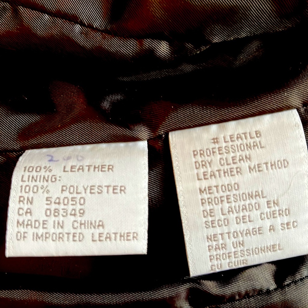 Brown leather bottom down jacket. Barely worn. Great condition. Lined pockets.